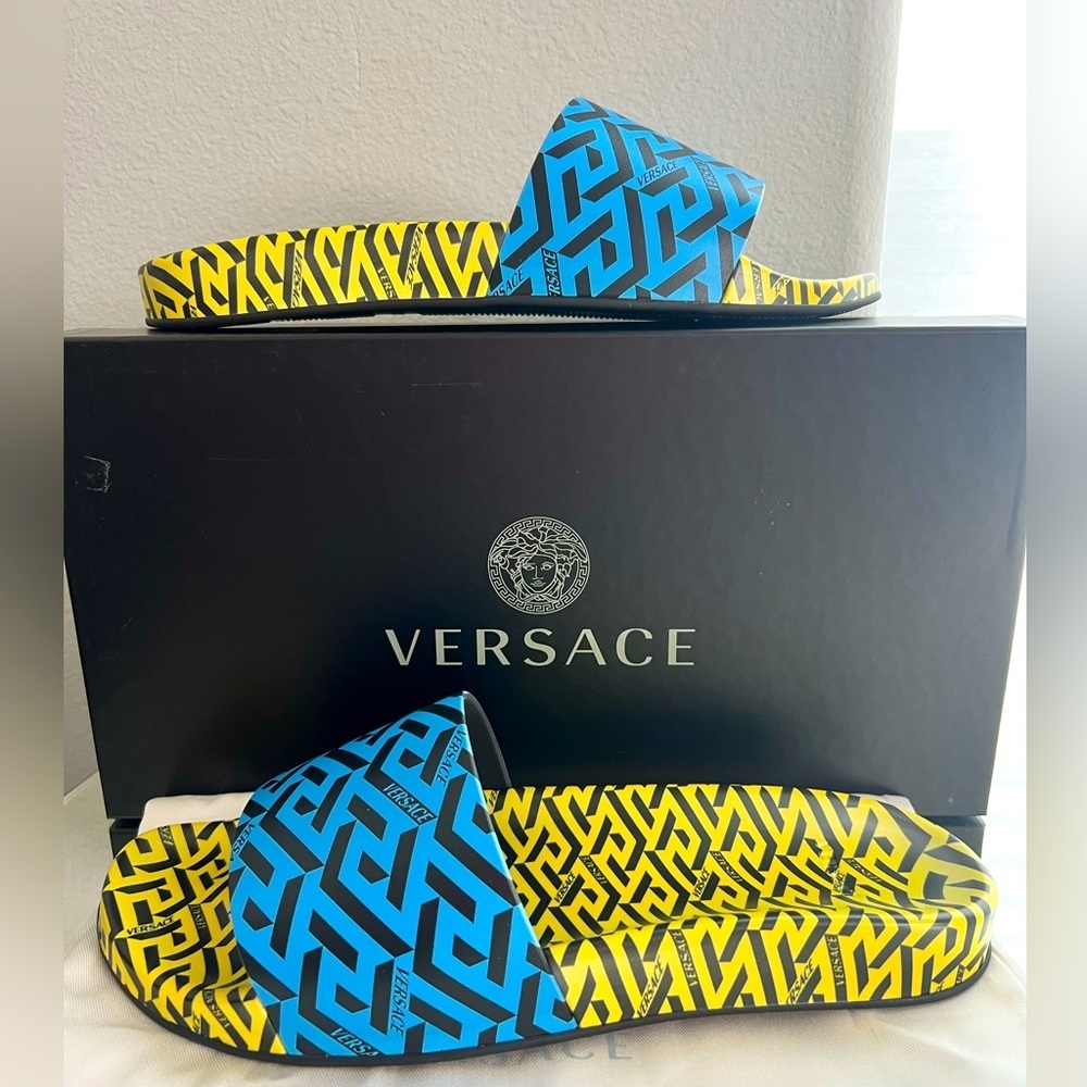 Versace La Greca Design Men’s Monogram Pool Slides Beach Sandals EU 45 - Picture 3 of 8